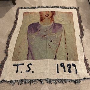 Taylor Swift 1989 blanket